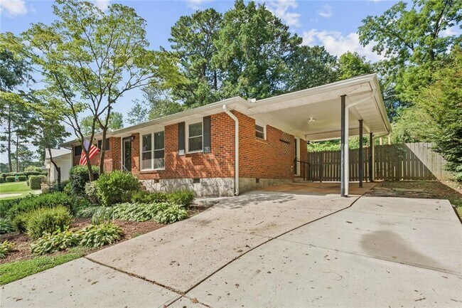 Foto del edificio - 2679 Harrington Dr