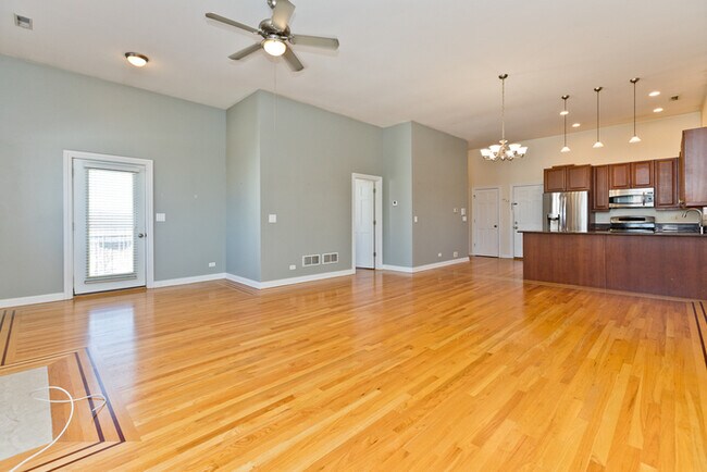 Building Photo - Spacious & unique 2Bed/2Ba condo in prime ...