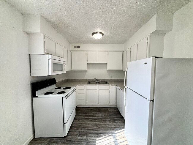 Foto del edificio - Candlewood Apartments