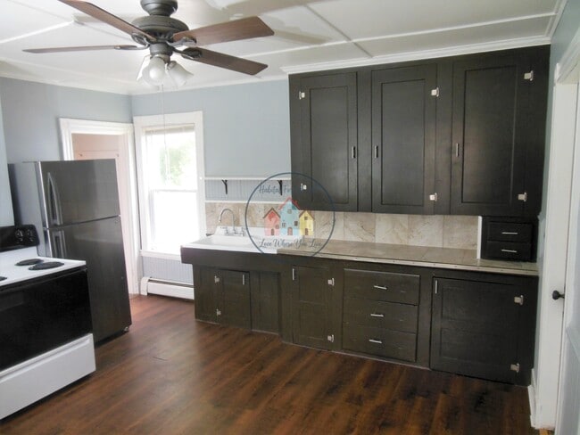 Kitchen - 20 Drummond Ave