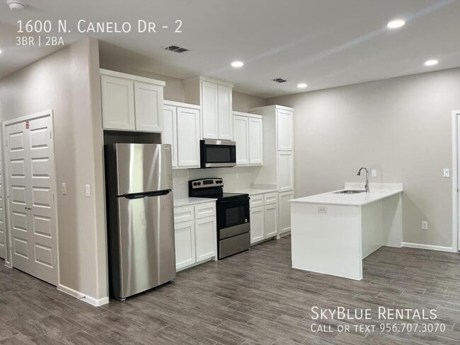 Building Photo - 1600 Canelo Dr