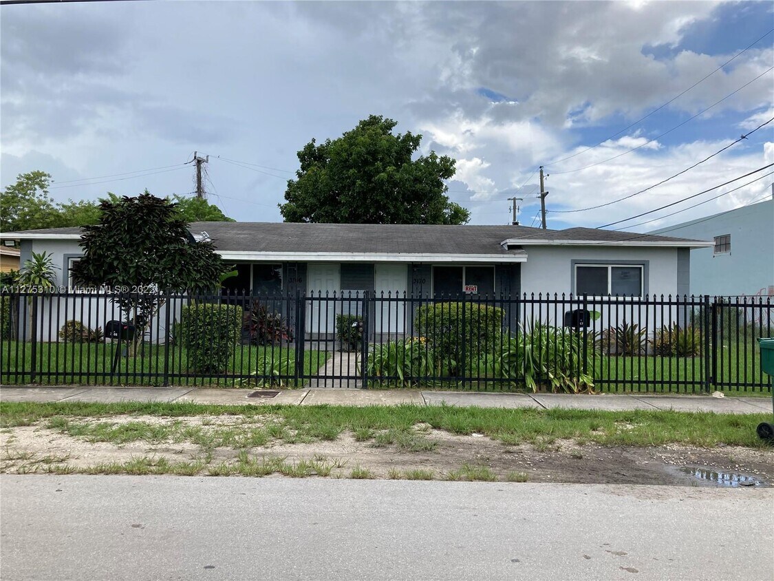 Primary Photo - 3170 NW 38th St