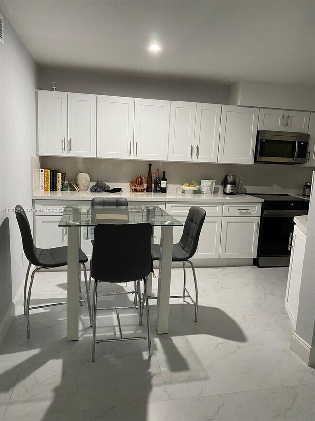 Foto del edificio - 833 Riverside Dr