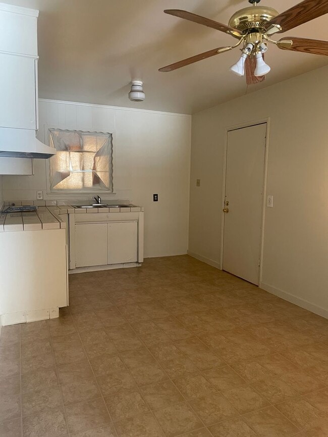 Building Photo - Charming home located in Old Figarden