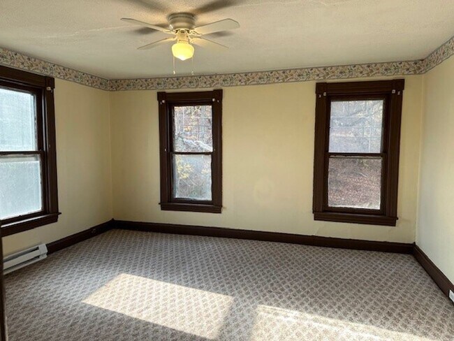 Building Photo - Renovated Duplex For Rent Situated In Newp...
