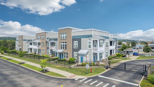 Building Photo - Springs at West Chester