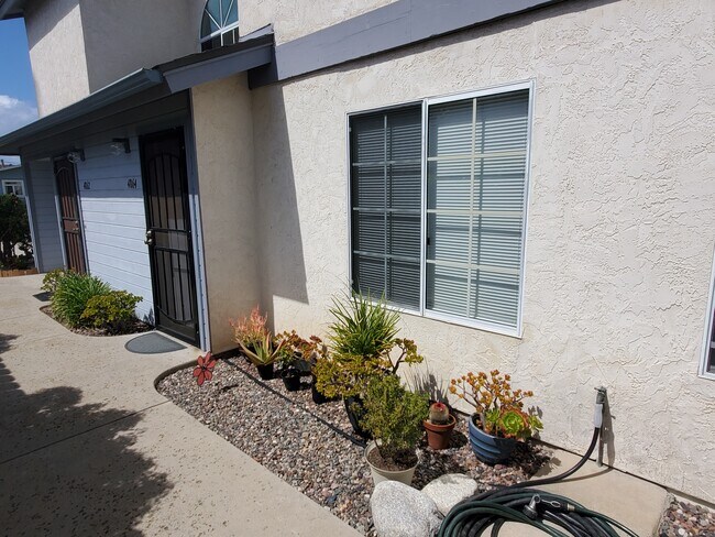 Parte frontal de la unidad - 4864 Cape May Ave