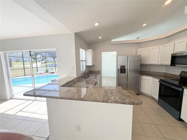 Foto del edificio - 5647 Hamlin Close Rd