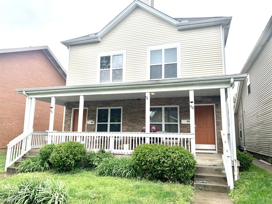 Primary Photo - Room for Rent, 3 bath Duplex - 96 McMillen...