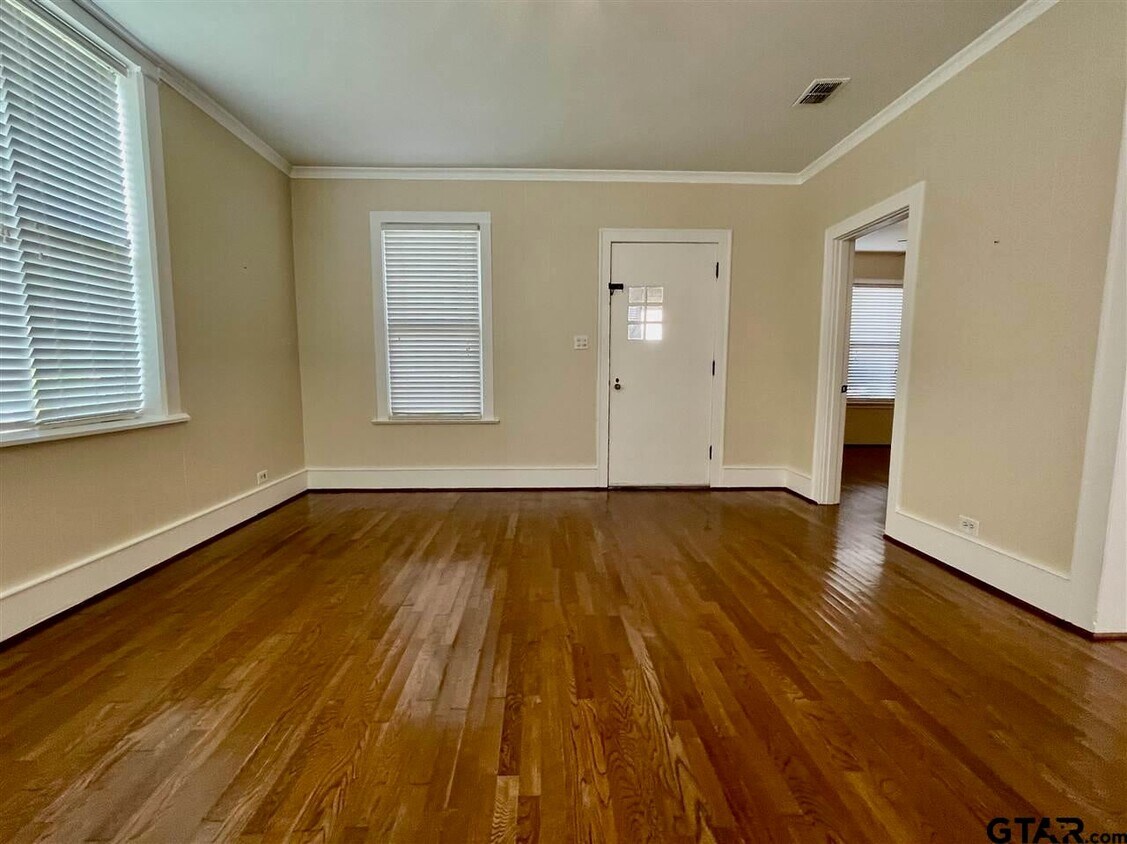 Foto del edificio - 328 Mockingbird Ln