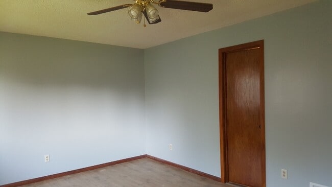 Building Photo - 1340 68th Ln N