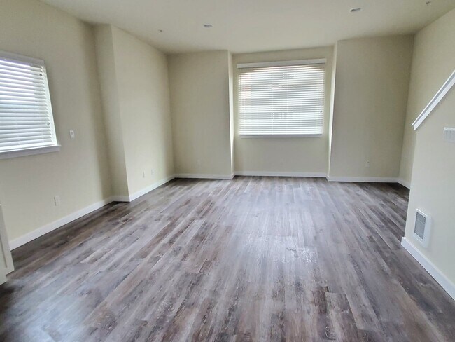 Living/Dining - 6211 Parker Rd E