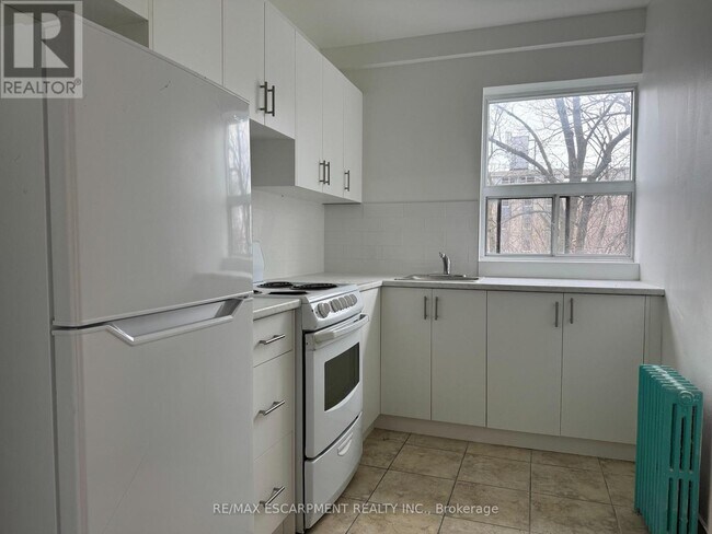 Photo du bâtiment - 206 - 325A JAMES STREET S