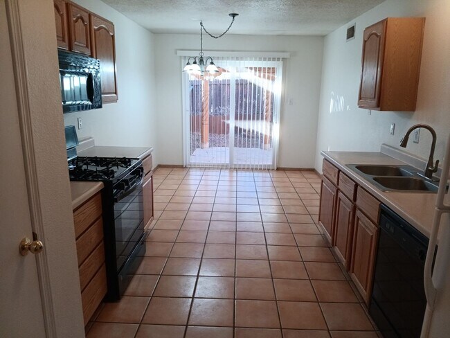 Foto del edificio - 3 Bedroom, 2 Bathroom Home! Schedule a Showing Today!