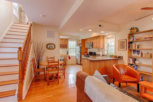 Building Photo - 16 Mendham Ave