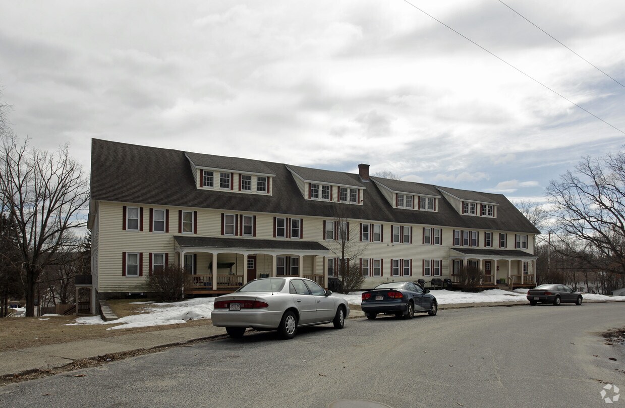 28 Overlook St, Whitinsville, MA 01588 28 Overlook St Whitinsville