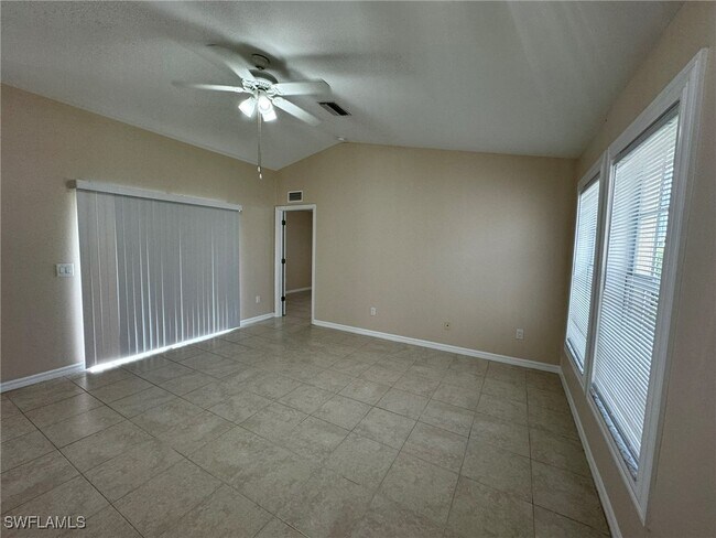 Foto del edificio - 2732 NE 7th Pl