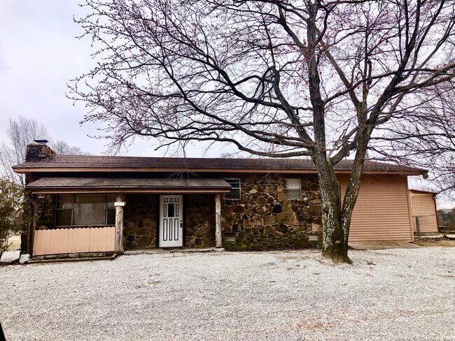Foto del edificio - 407 Hell Creek Rd