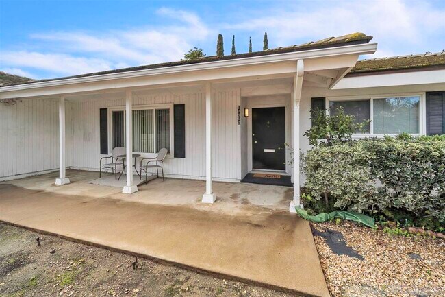 Building Photo - 17052 Bernardo Oaks Dr