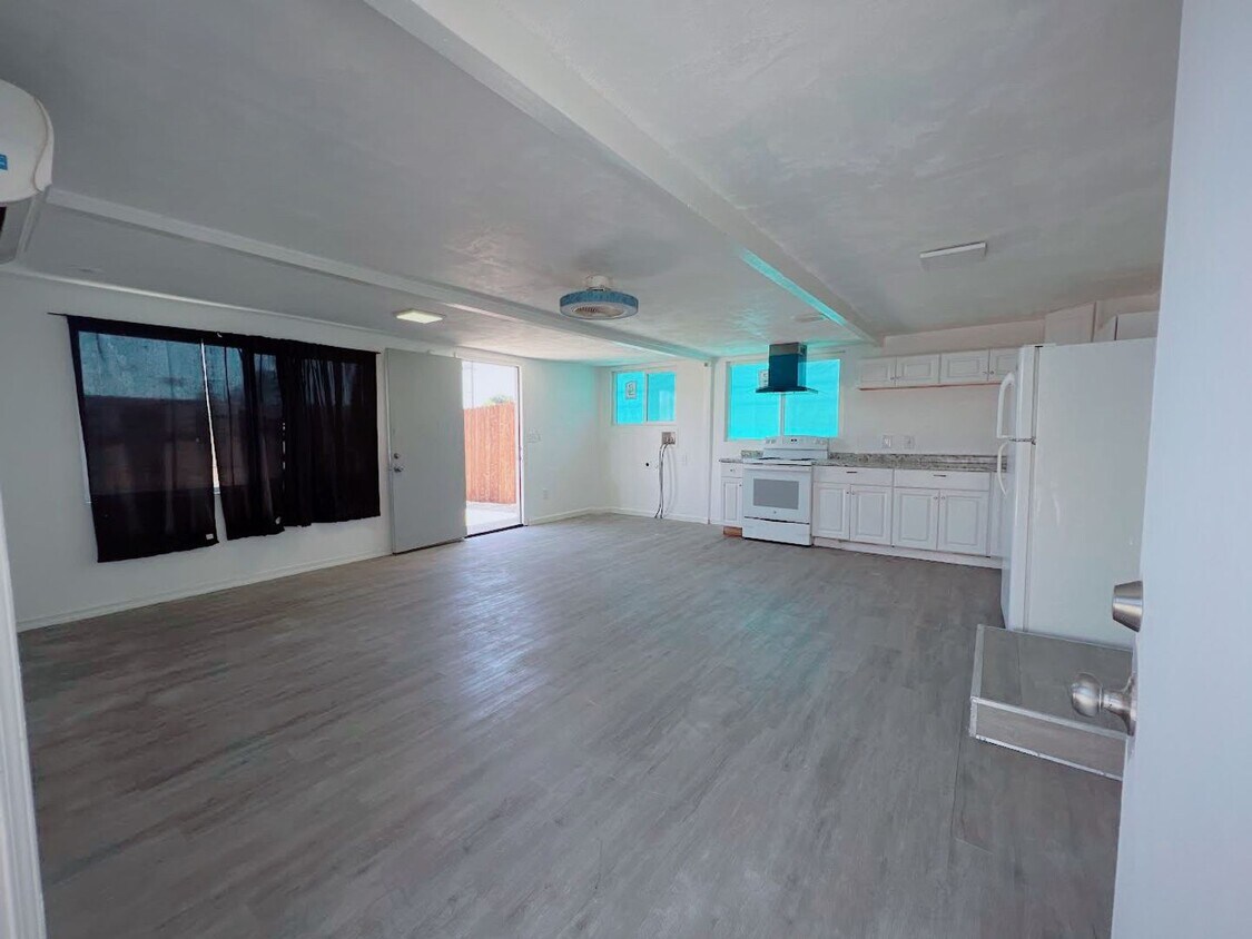 Foto principal - 3216 Hughes Lane