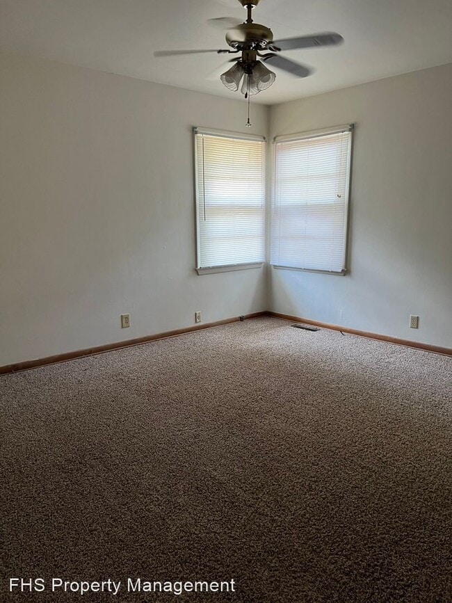 Building Photo - 3 br, 1 bath House - 1908 S Weller Ave