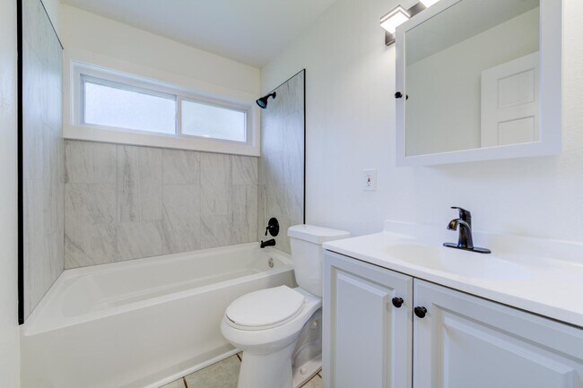 Building Photo - 8301 Pepperidge Dr