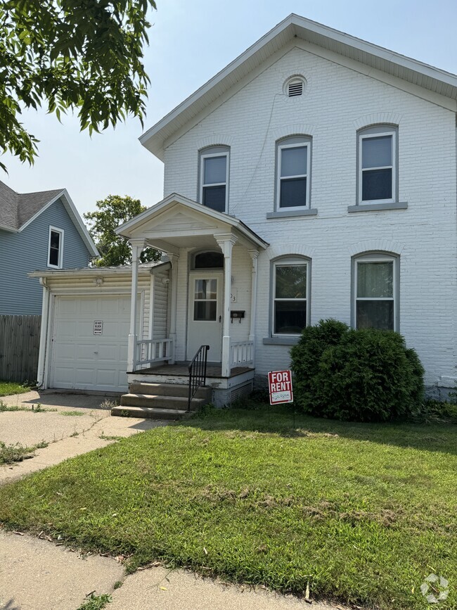 Building Photo - 103 8th St E