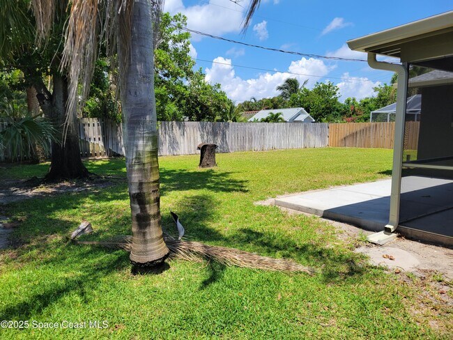 Foto del edificio - 245 Harbour Dr E