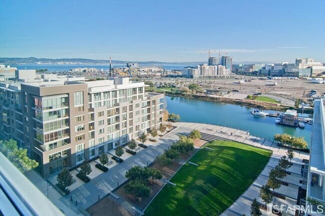 Building Photo - 300 Berry St