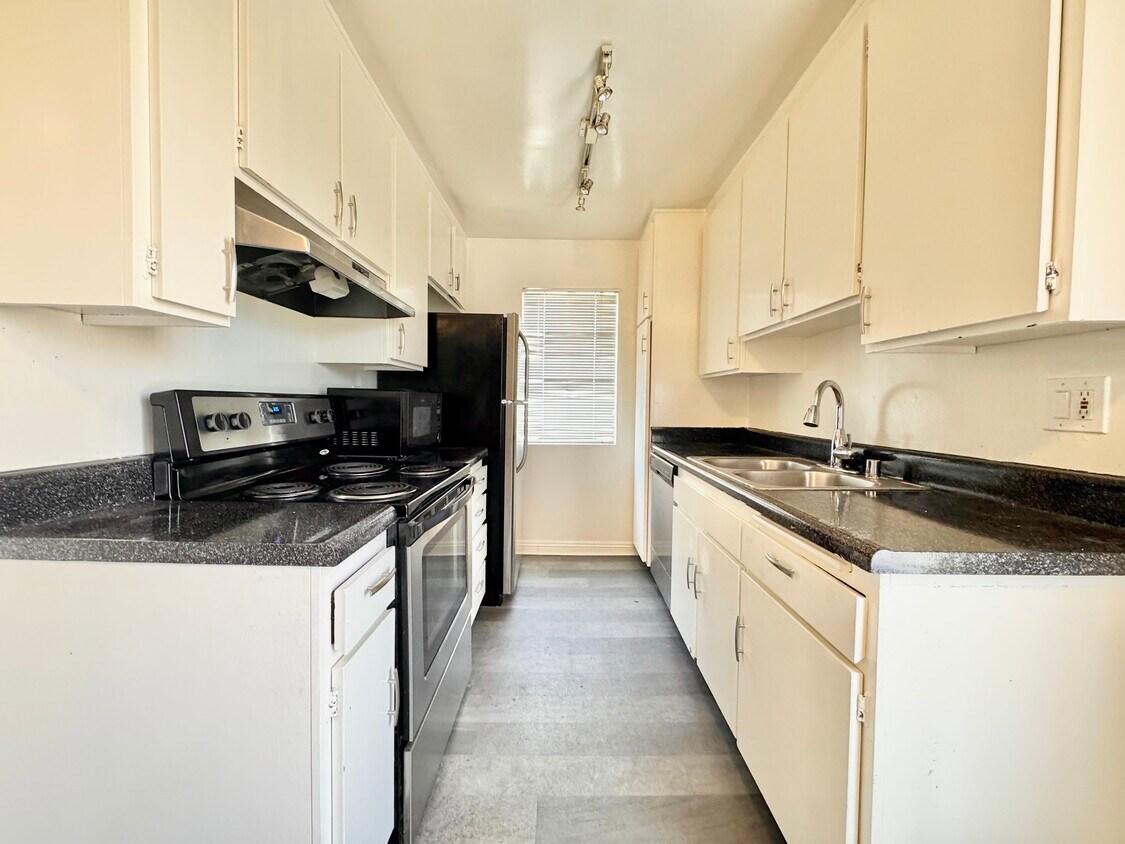 Foto principal - 3555 San Marino St