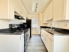 Building Photo - 3555 San Marino St