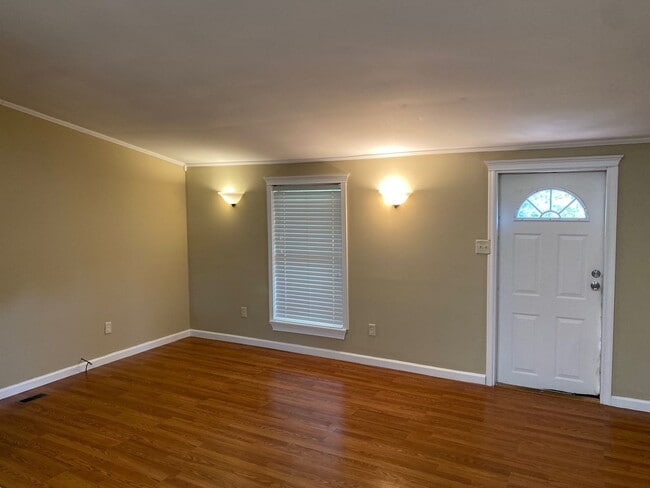 Building Photo - 15 Woodmoss Cv