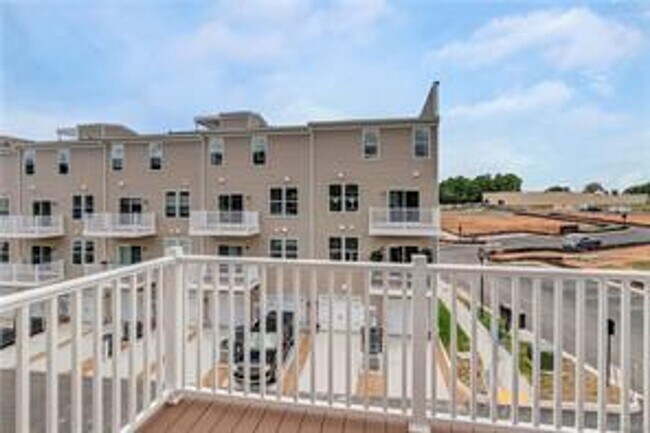 Building Photo - 2636 Lassen Dr