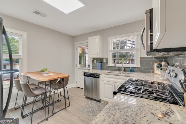 Foto del edificio - 94 Cochran Rd SE