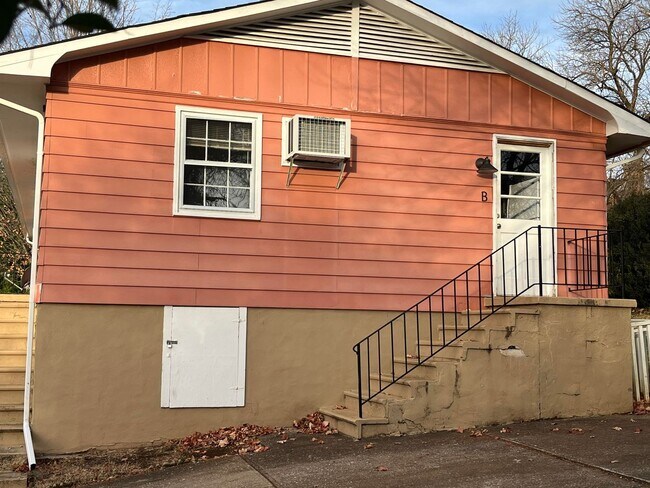 Building Photo - 120 Maple