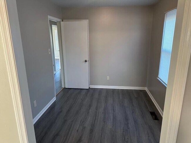 Building Photo - Room in 3 Bedroom Home at Chesapeake Rd