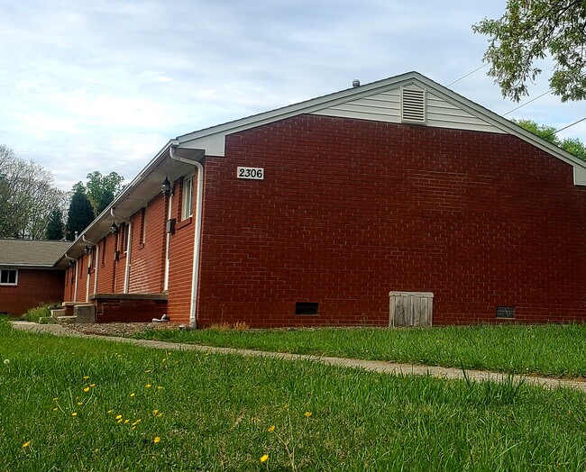 Building Photo - 2306 Spring Garden St