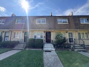 Building Photo - 9620 S Halsted St