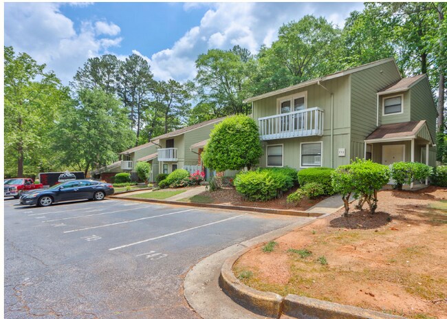 Building Photo - 743 Somerset Ct