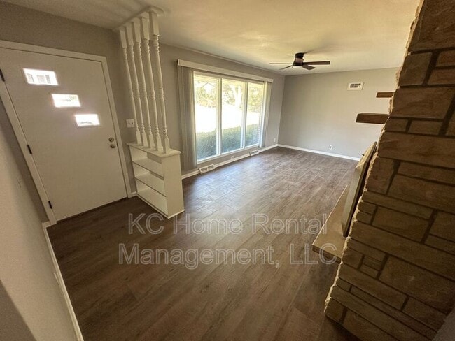 Building Photo - 4901 N Flora Ave