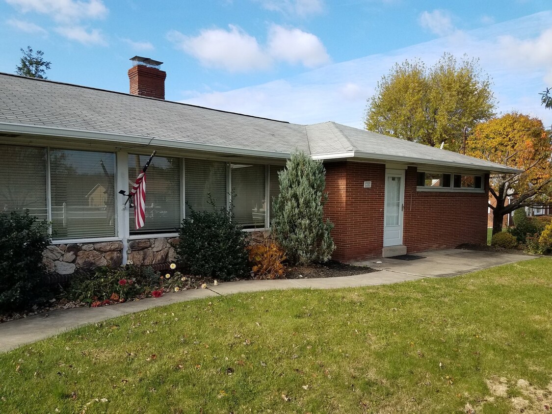 25 Beaver Grade Rd, McKees Rocks, PA 15136 - House Rental in McKees ...