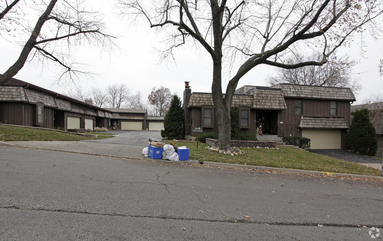 Building Photo - Cedarbrooke Townhomes