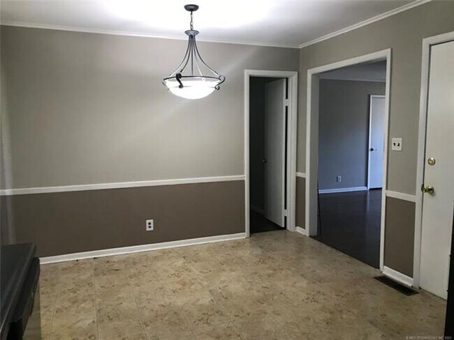 Foto del edificio - 3 bedrooms, 1.5 bath, close to Brookside restaurants, shopping and entertainment.