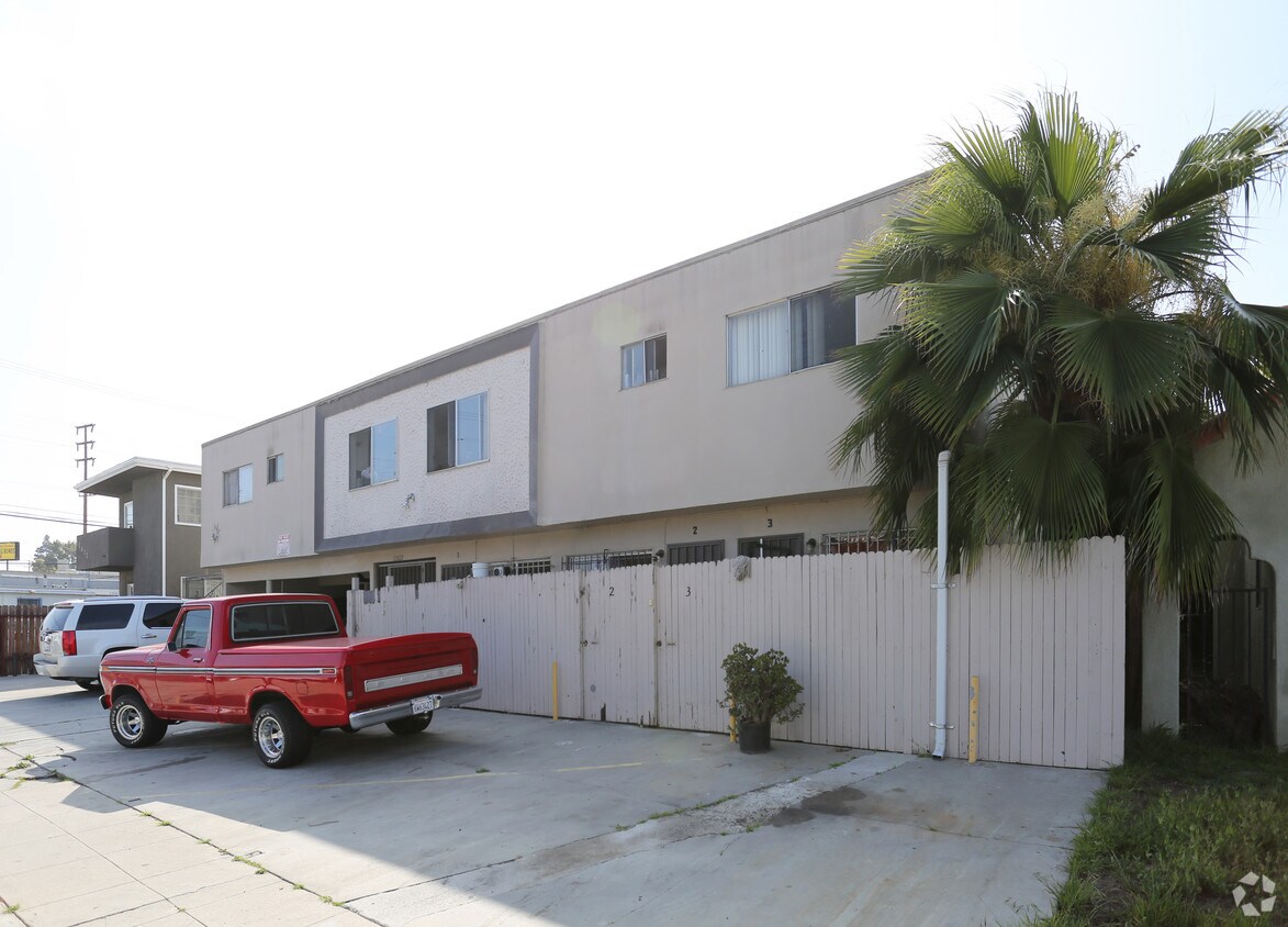 Foto del edificio - 12420 Greene Ave