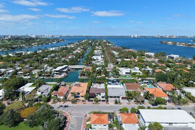 Foto del edificio - 7910 Hawthorne Ave