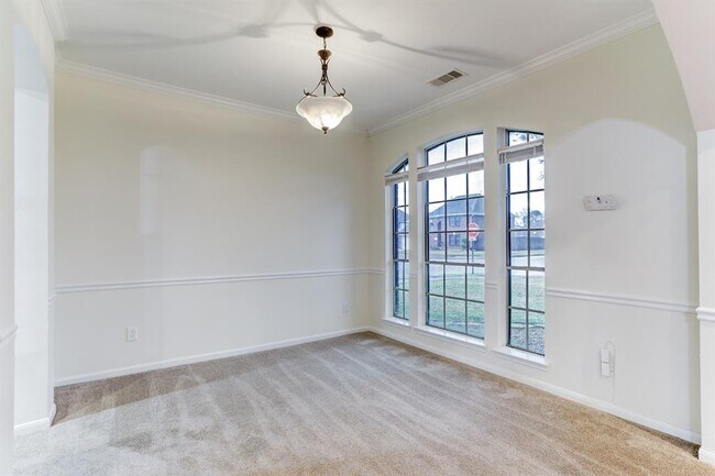 Foto del edificio - 10900 Spruce Dr N