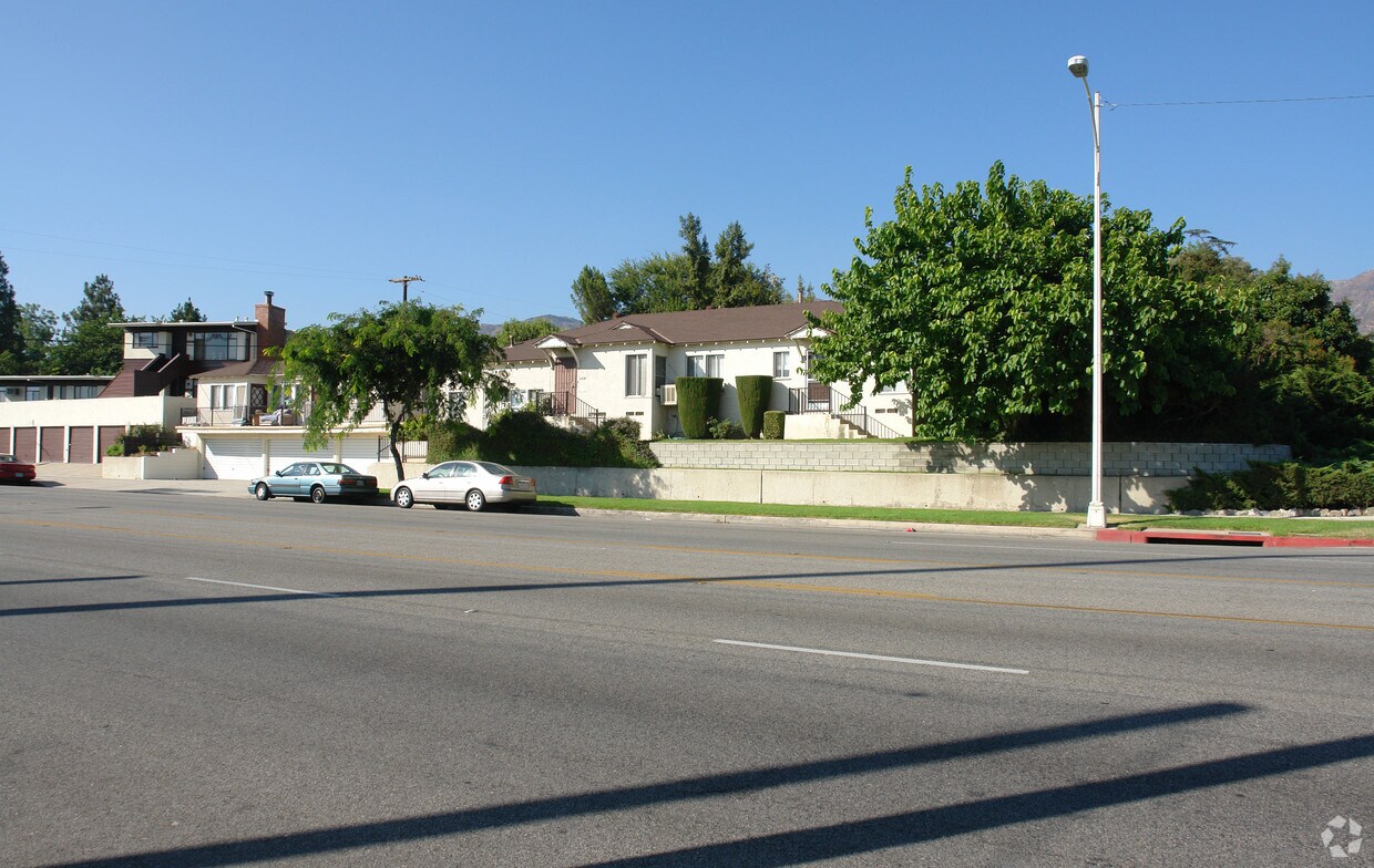 Foto principal - 1000 N Glenoaks Ave