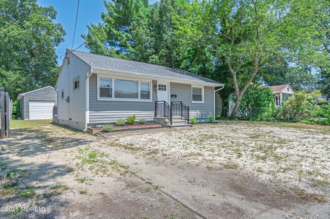 Building Photo - 472 Pinecroft Dr