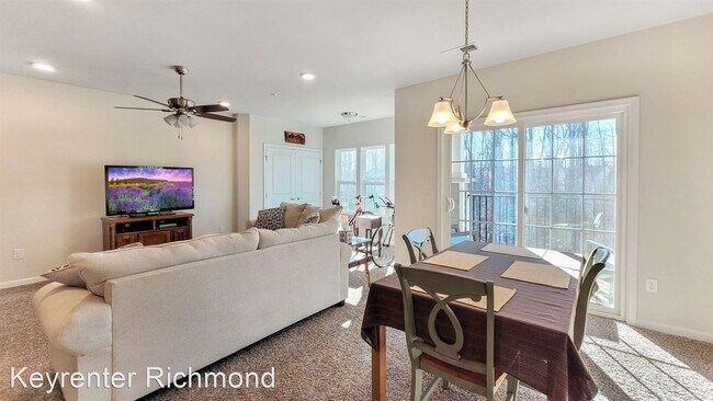Foto del edificio - 1100 Westwood Village Ln