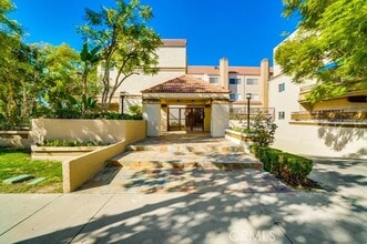 Building Photo - 501 E Del Mar Blvd